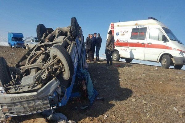 ۱۴ افغان با واژگونی خودروی نیسان در فارس مصدوم شدند