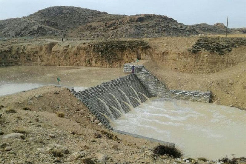 طرح‌های آبخیزداری لارستان موجب ذخیره سالانه ۶۰ میلیون مترمکعب آب شد