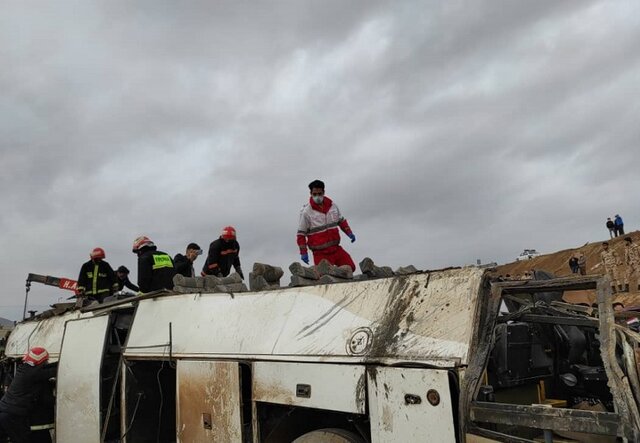 واژگونی اتوبوس در شرق فارس با ۱۰ مصدوم