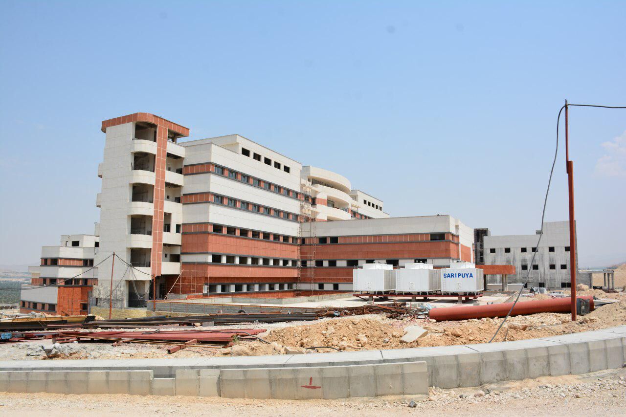ساختمان بیمارستان ۳۱۰ تختخوابی جهرم تا پایان سال ۹۹ آماده تحویل است