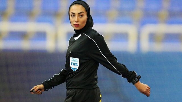 داوری زن شیرازی در مسابقات فوتسال آسیا