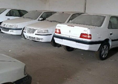 کشف خودروهای احتکاری و قاچاق از یک پارکینگ در شیراز