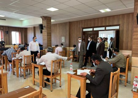 آزمون مرکز وکلا در فارس برگزار شد