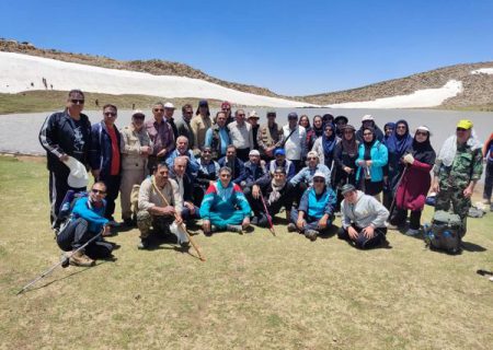 صعود کارکنان جهاد کشاورزی فارس به قله برم فیروز
