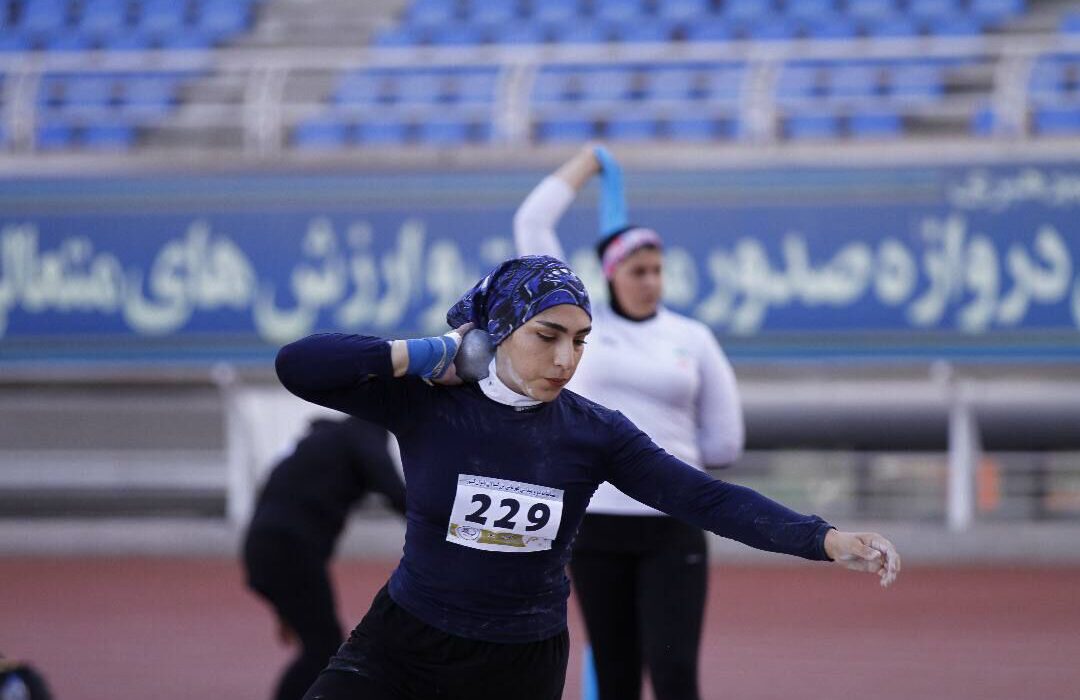 زن پرتابگر شیرازی ۲ نشان در مسابقات بین المللی مشهد کسب کرد