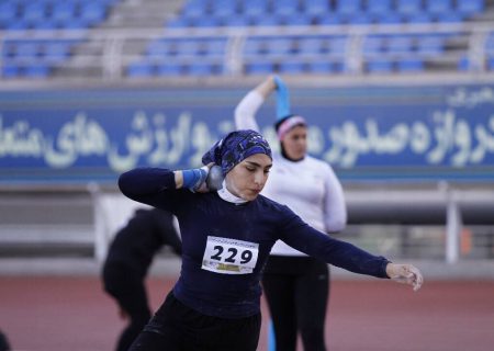 زن پرتابگر شیرازی ۲ نشان در مسابقات بین المللی مشهد کسب کرد
