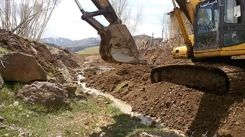 آزادسازی یک هکتار از حریم رودخانه قره آغاج در تنگ کارزین فارس