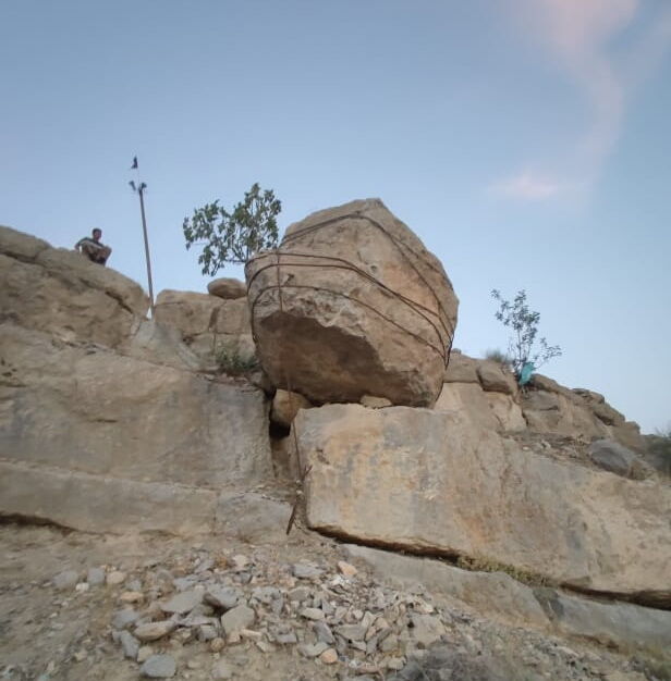رفع کابوس ۳۰ ساله سنگ ۴۰ تنی از سر اهالی روستای دشتک مرودشت فارس