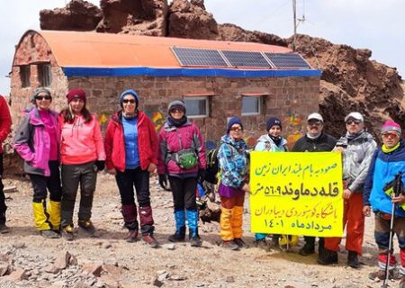 کوهنوردان شیرازی به  قله دماوند صعود کردند