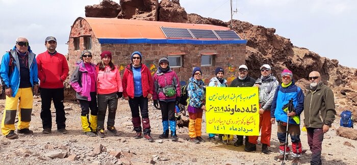 کوهنوردان شیرازی به  قله دماوند صعود کردند