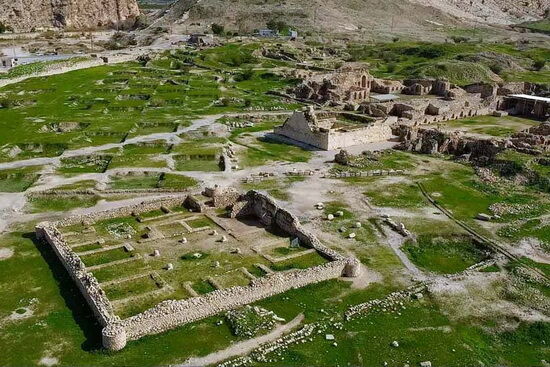 شهرداران استان آذربایجان شرقی از آثار تاریخی کازرون بازدید کردند
