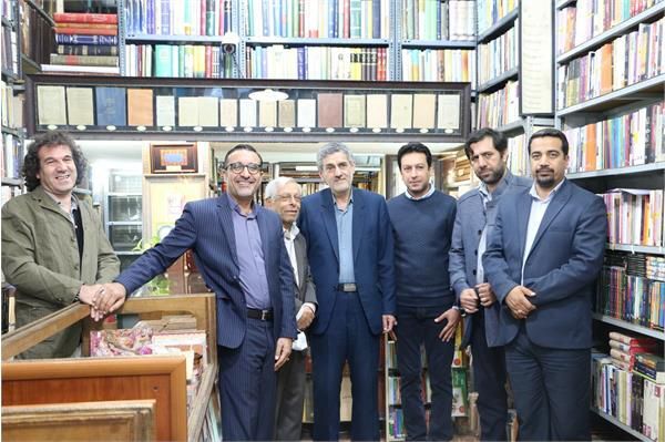 استاندار فارس: احداث کتابخانه مرکزی شیراز در حال پیگیری است