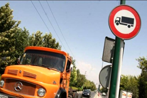 خیابان‌های شیراز در اختیار کامیون‌ها، پیاده‌روها برای خودروها