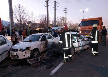 برخورد ۱۴خودرو سبک و سنگین در تصادف زنجیره‌ای شهر شیراز