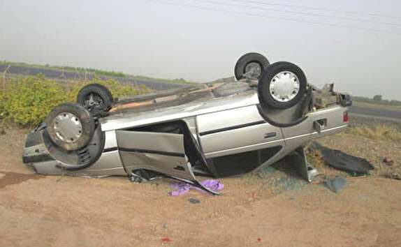 واژگونی یک خودرو در فارس یک کشته و ۱۱ مصدوم داشت