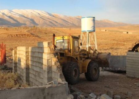 ساخت و ساز غیرمجاز در اراضی ملی سیاخ دارنگون شیراز تخریب شد