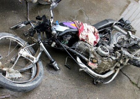برخورد خودرو با موتورسیکلت در محورهای فارس ۲ کشته بر جای گذاشت