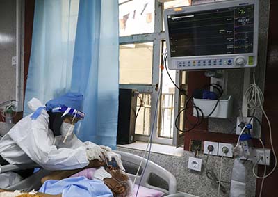 حال ۱۲ بیمار کرونایی در فارس وخیم است