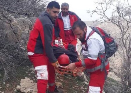 زن حادثه‌دیده در ارتفاعات سپیدان نجات یافت