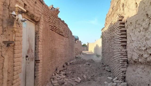 تخریب یک ساباط تاریخی در کرمان
