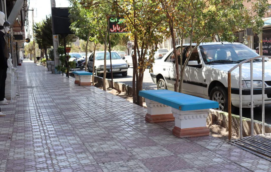 نصب مبلمان شهری در پیاده رو خیابان امام انار