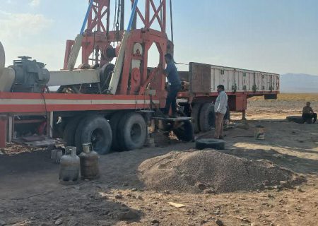 آغاز حفاری چاه جدید آب آشامیدنی در امین‌شهر