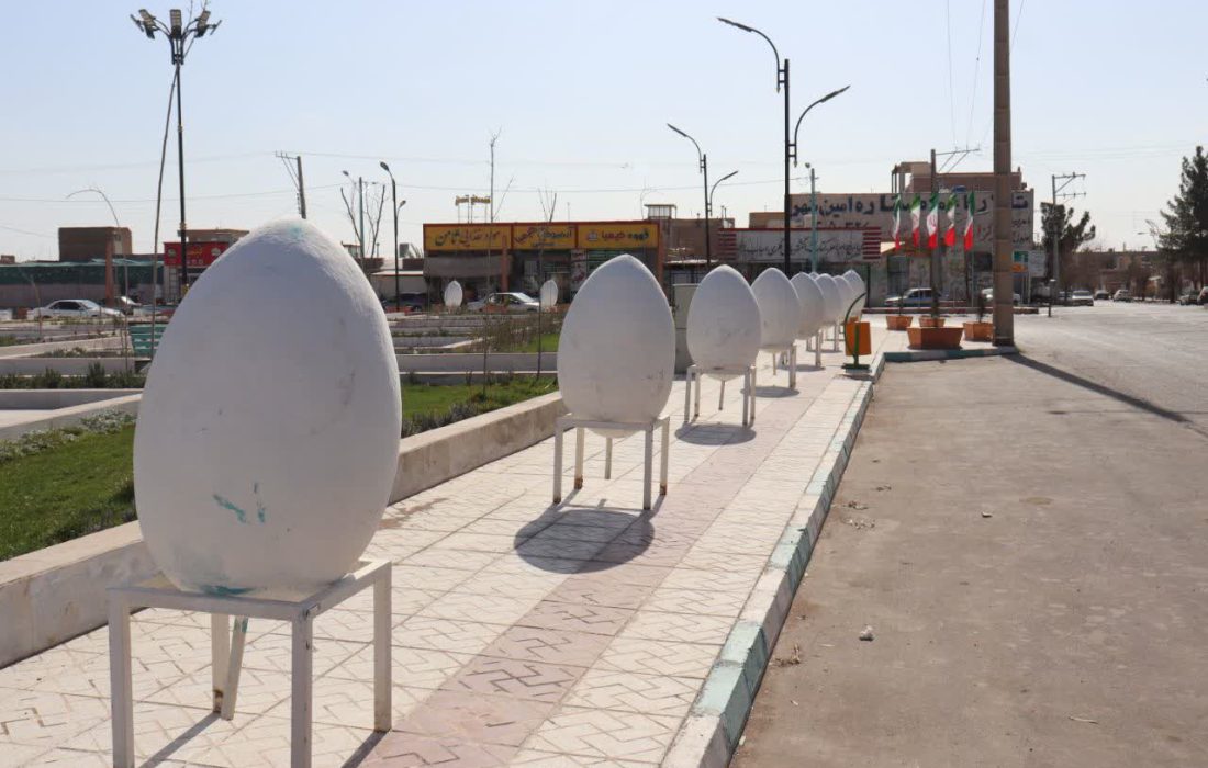 آغاز جشنواره «نقاشی روی تخم‌مرغ‌های بزرگ شهری» در بوستان امامزاده انار