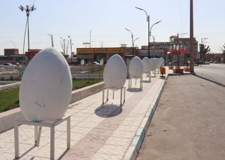 آغاز جشنواره «نقاشی روی تخم‌مرغ‌های بزرگ شهری» در بوستان امامزاده انار