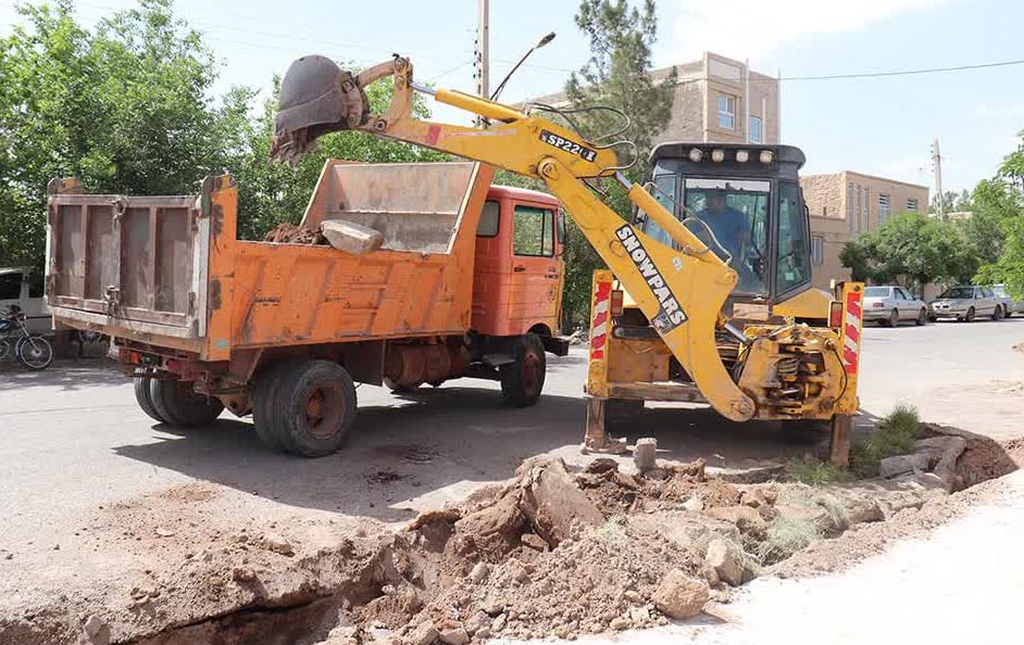 بهسازی پیاده‌رو و جداول خیابان شهید باهنر انار